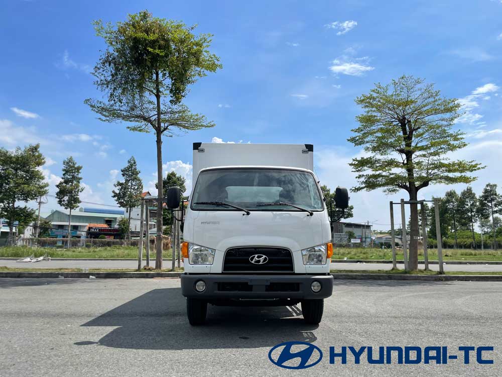 Xe tải 7 tấn Hyundai Mighty 110sp thùng kín Composite